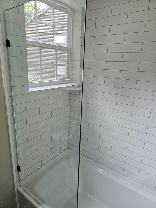 Building Photo - {MA3101}  COMPLETELY RENOVATED. Available ...