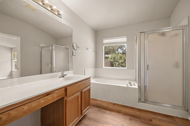Building Photo - 2560 Vernell Way