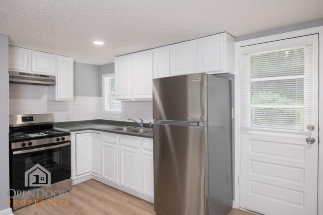 Building Photo - 530 S 71st St