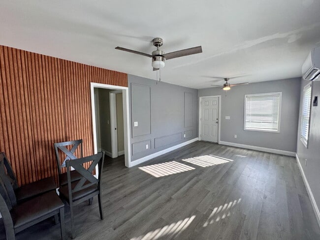Building Photo - Fully Renovated 2BR Home Near Downtown Win...