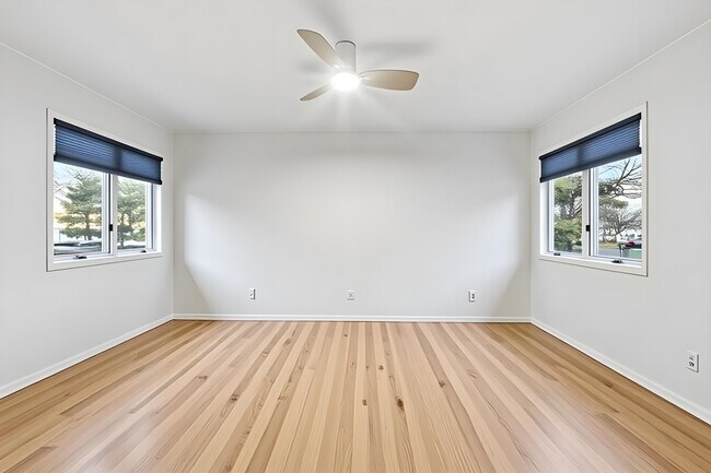 Building Photo - 700 10th St