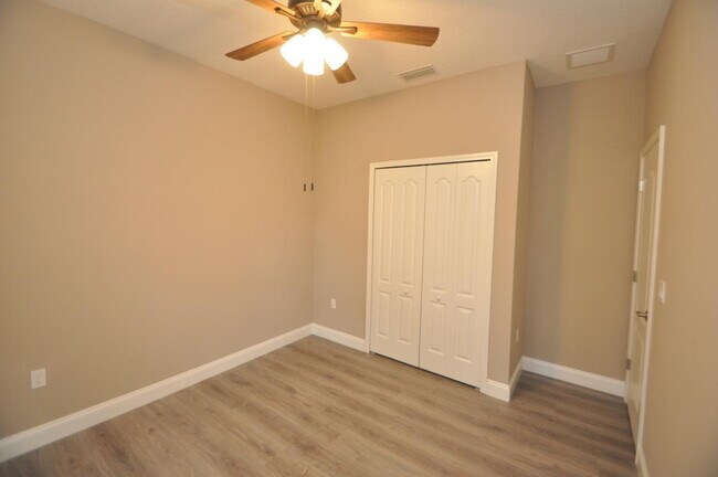 Building Photo - 3 Bed 2 Bath Modern Duplex in Seminole Woods