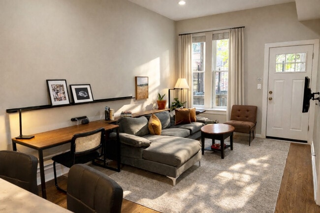 Building Photo - 736 N Throop St