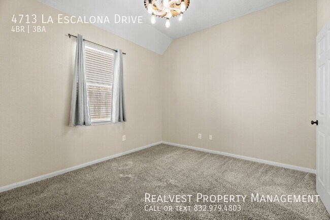 Building Photo - 4713 La Escalona Dr