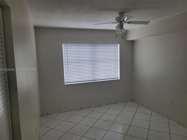 Building Photo - 2600 Collins Ave