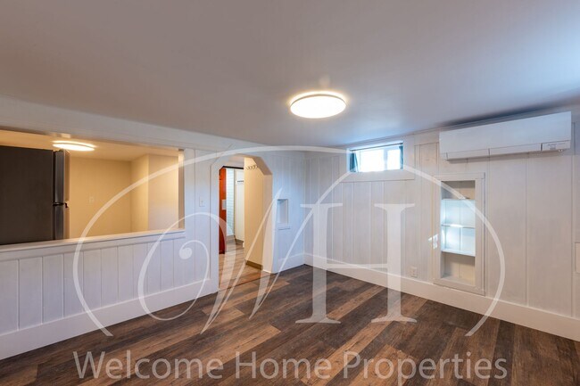 Building Photo - 1011 Waverly St