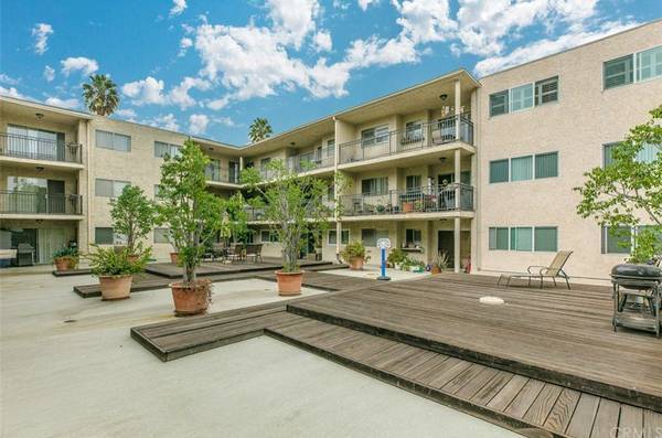 Building Photo - 277 Pleasant St