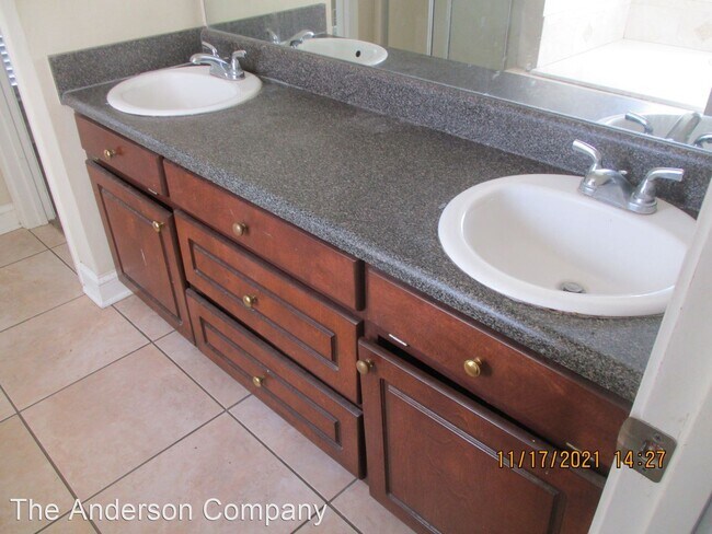 Building Photo - 3 br, 2 bath House - 197 Hedgerow Drive