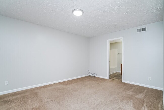 Building Photo - 4033 Pepperwood Dr