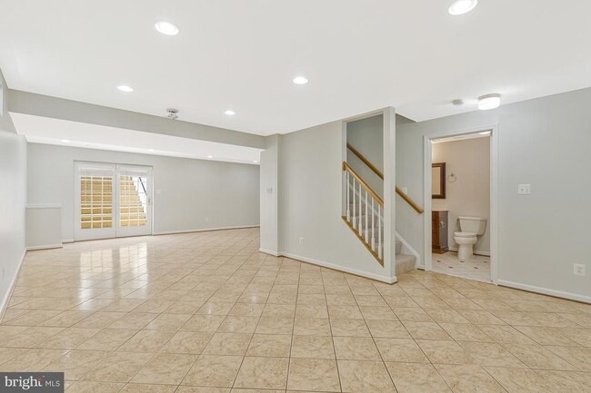 Building Photo - 10857 Hunter Gate Way