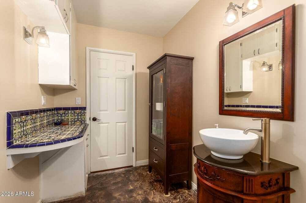 Building Photo - 722 E McLellan Blvd