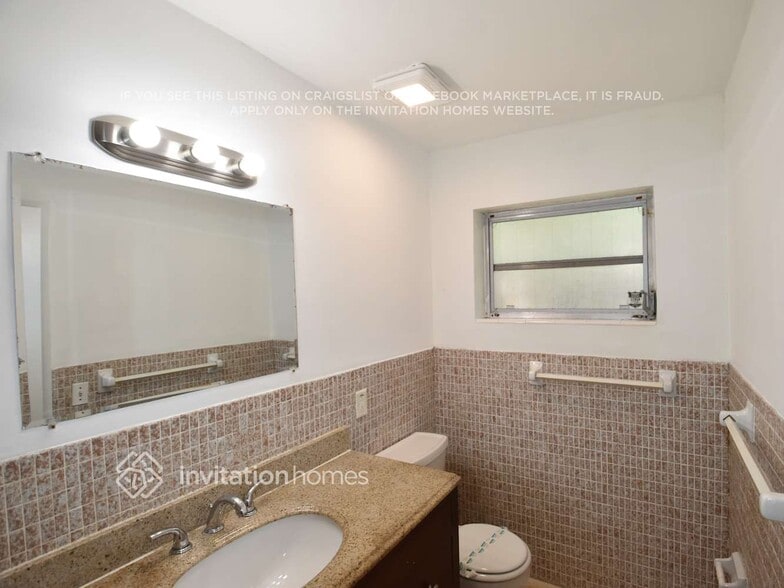 Building Photo - 2720 SW 15th Ct