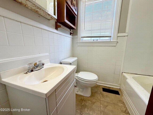 Building Photo - 1106 Oleanda Ave