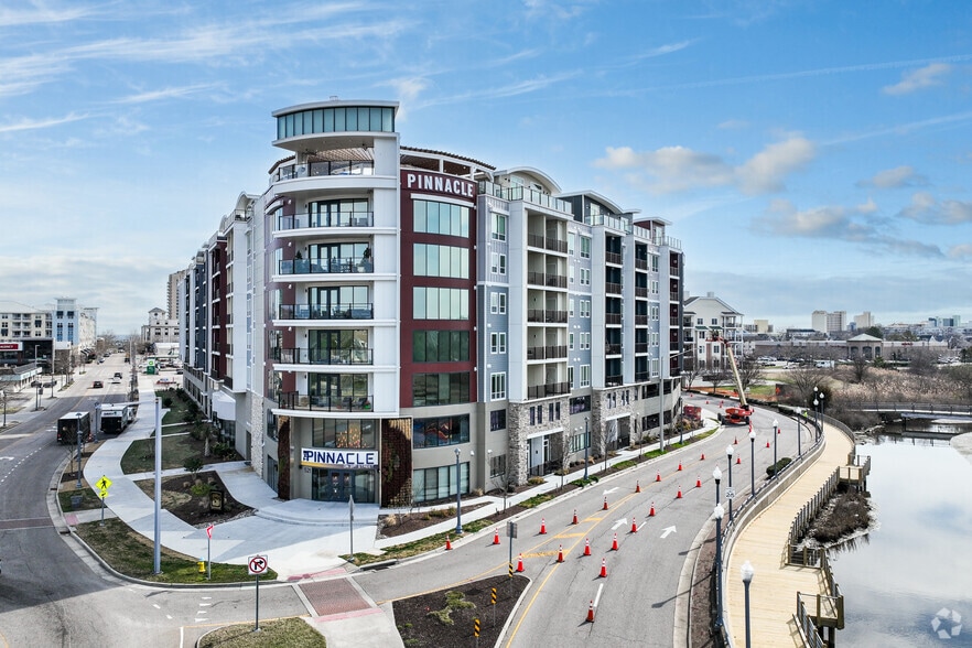 Building Photo - The Pinnacle on 31st Street