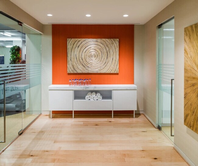 Building Photo - 2200a Crystal Dr