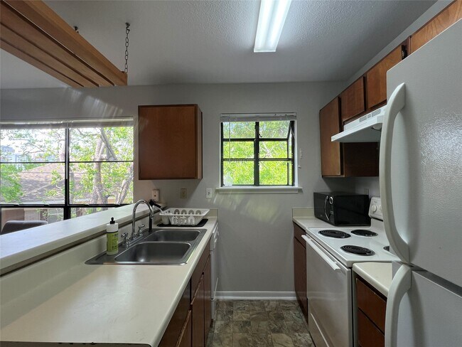 Building Photo - 7901 Cambridge St