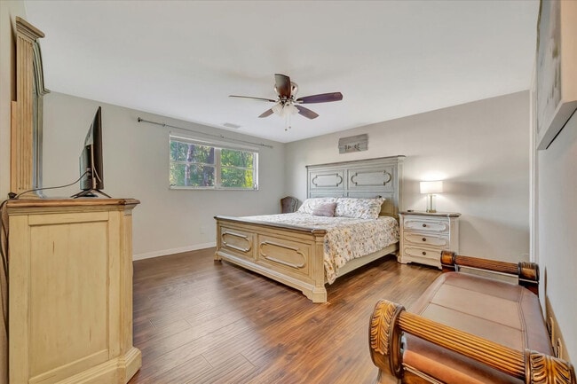 Building Photo - 2529 Croton Ave