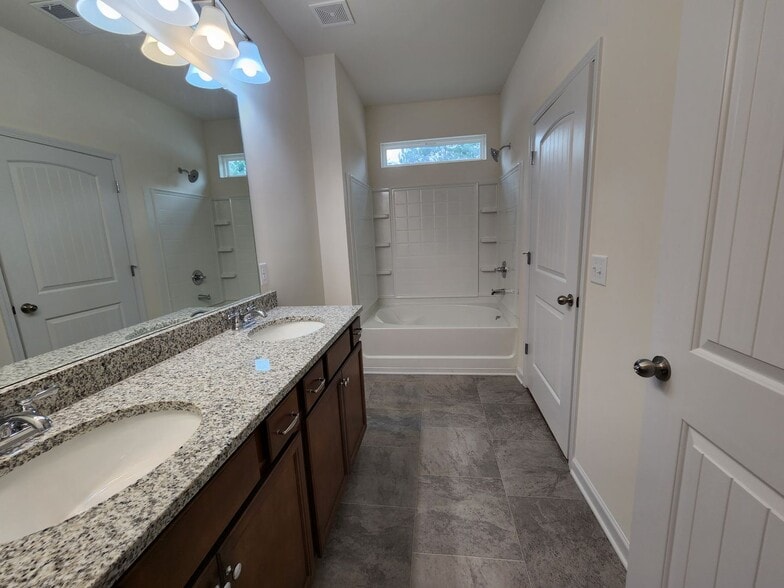 Building Photo - 125 Lyons Dr NW