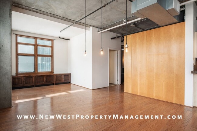 Building Photo - Modern East Village Loft at M2i, Small Pet OK! Available Now!