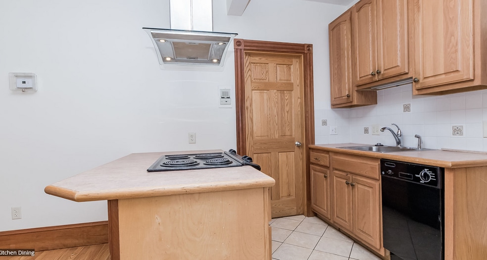 Building Photo - 66 Pinckney St