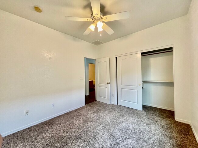 Building Photo - 14559 S Camino Larga Vista