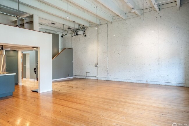 Building Photo - 2bd/1ba Seattle Condo