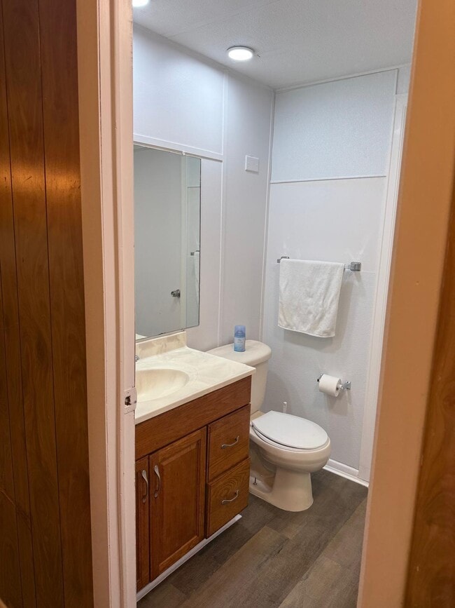 Building Photo - 11621 Venetian Ave