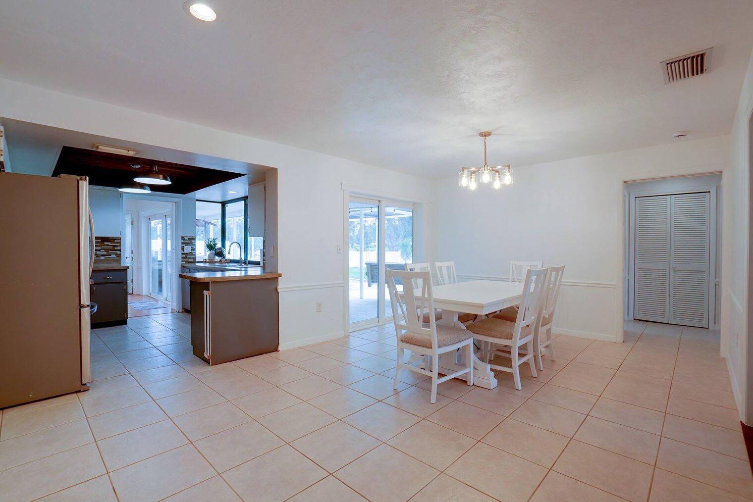 Building Photo - 3399 Espanola Dr