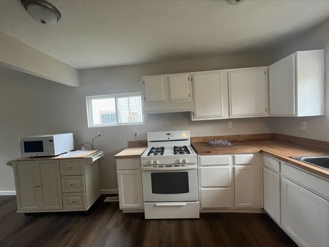 Building Photo - 4 Bedroom 2 Bathroom Home for Rent in East...