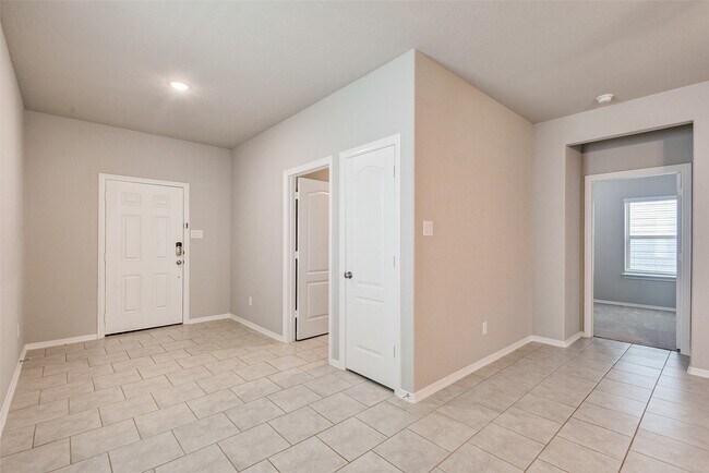 Building Photo - 40735 Gate Ridge Dr