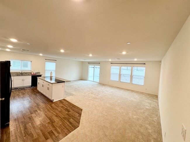 Building Photo - Beautiful 3 bedroom plus bonus room Home