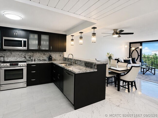 Building Photo - 13 Royal Palm Way
