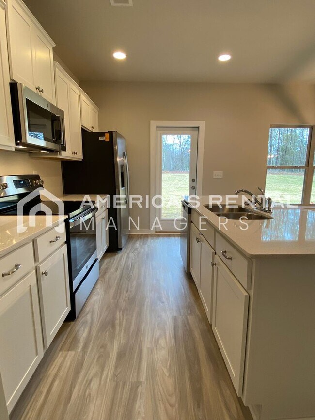 Building Photo - Home for Rent in Jemison, A!! Sign a 13 Month Lease by 5/15/26 to get 1 MONTH FREE RENT!!