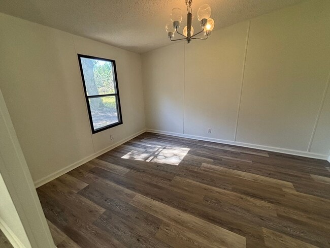 Building Photo - FOR RENT