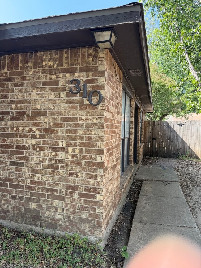 Building Photo - 310 Gregory Ln