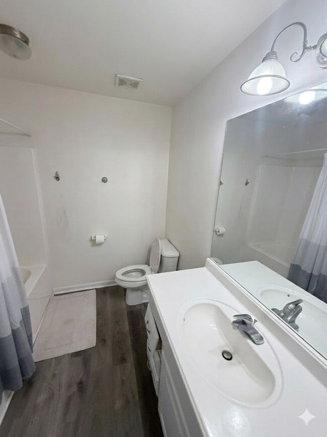 Building Photo - Spacious & Stylish 3BR/3BA Minutes from Downtown Athens