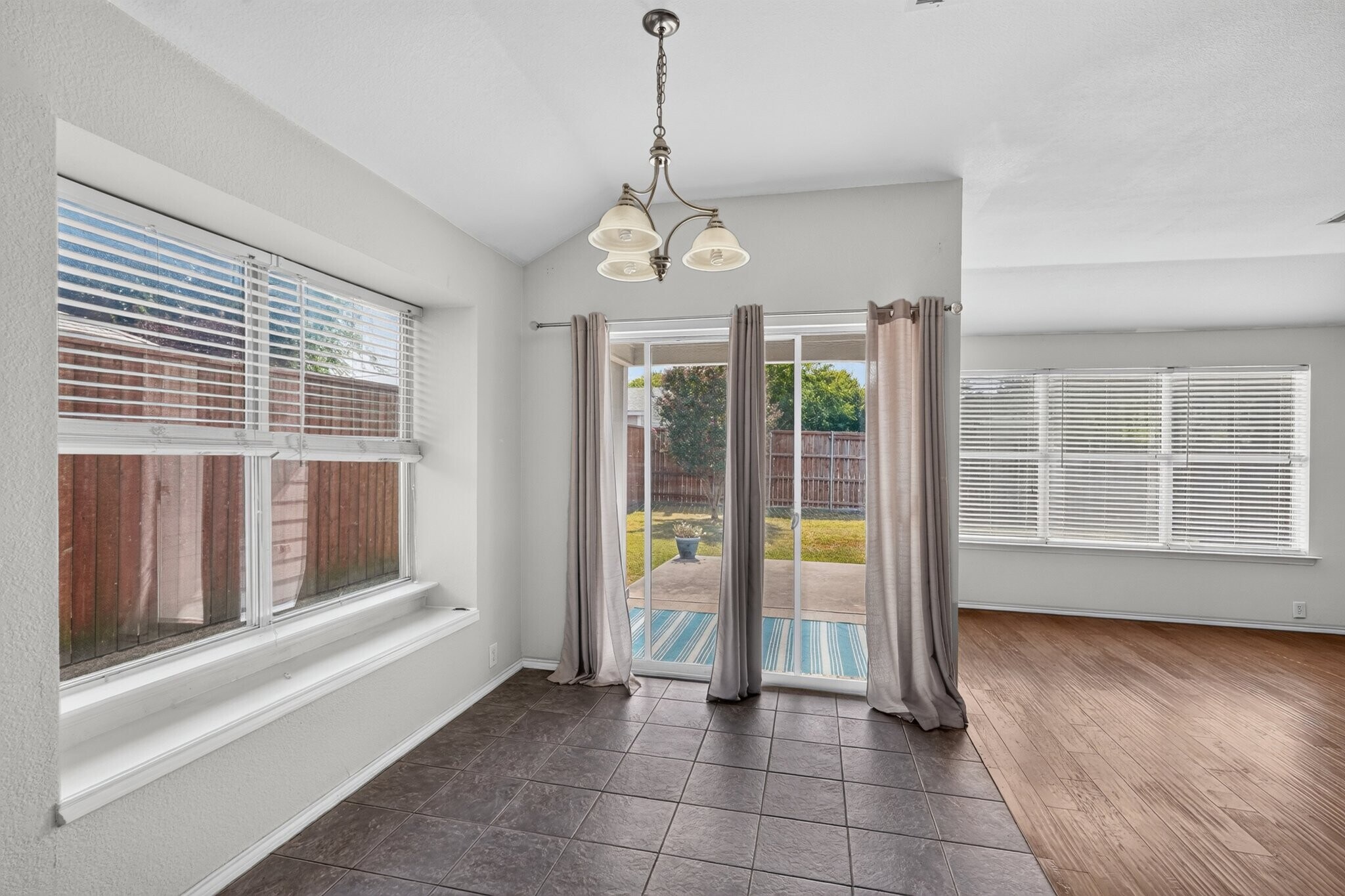 Building Photo - 1325 Periwinkle Dr