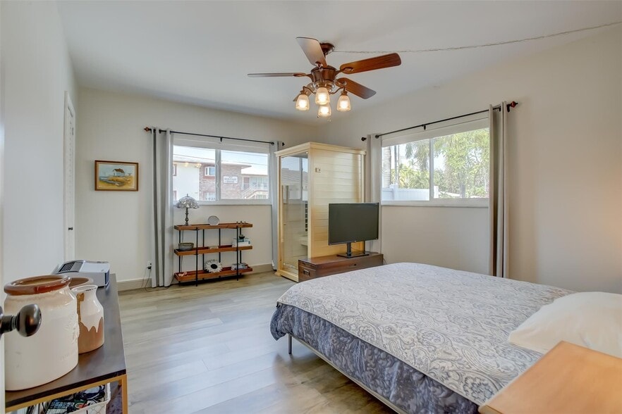 Building Photo - 1450 N Riverside Dr