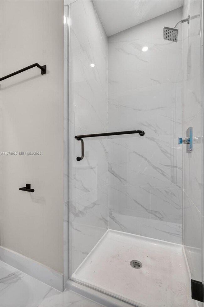 Building Photo - 700 NE 24th St