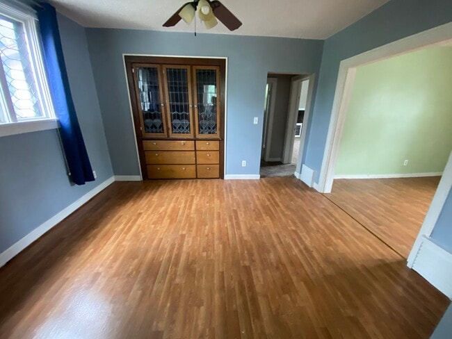 Building Photo - Updated 2 bed/1 bath Duplex for Rent!