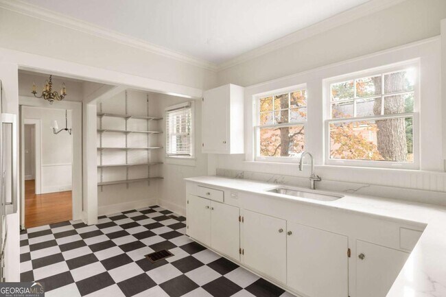 Building Photo - 5450 E Mountain St