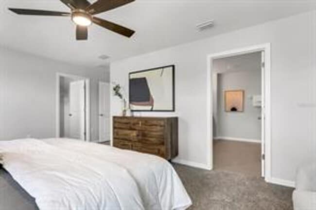 Building Photo - Beautiful 2 Story Home!!