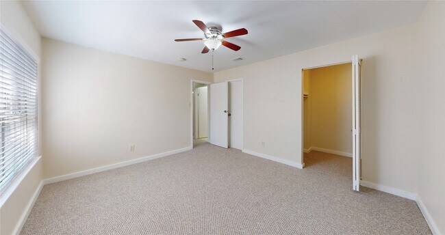 Building Photo - 2105 N Red Cedar Cir