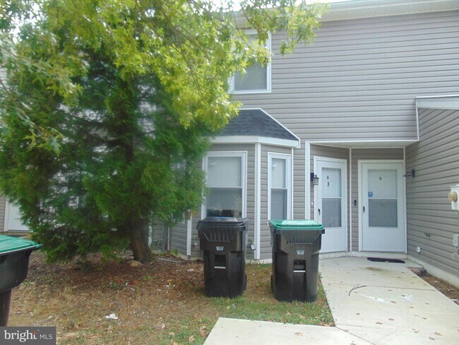 Building Photo - 24 Hopewell Ln