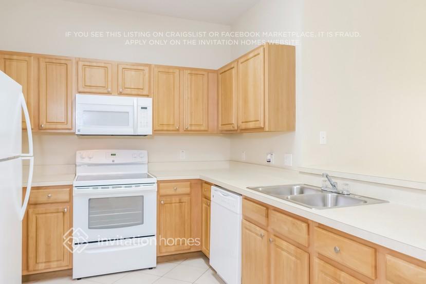 Building Photo - 1934 Magical Ln