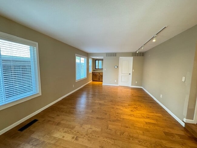 Building Photo - Wonderful 2 story home in Walnut Creek nea...