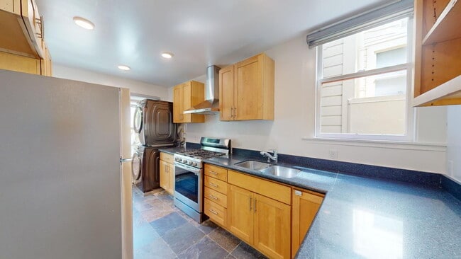 Building Photo - Elegant & Updated 2BR / 1BA Apartment with Beautiful City Views — Corona Heights