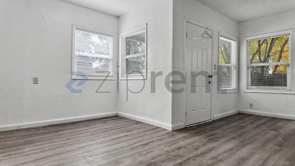 Building Photo - Unit