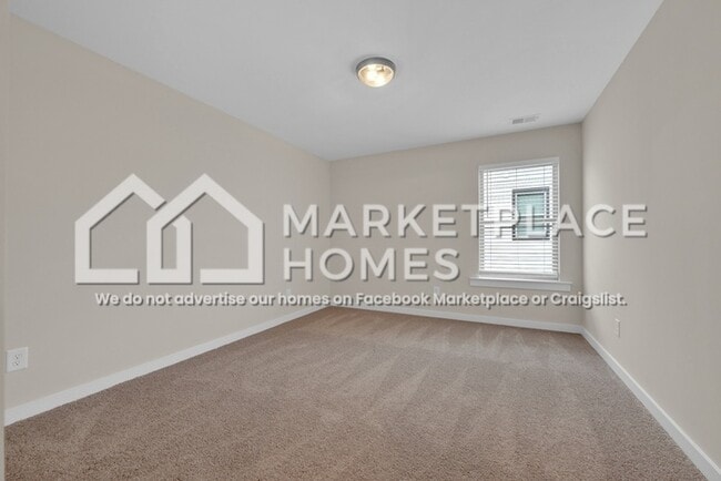 Building Photo - 170 Kings Wy