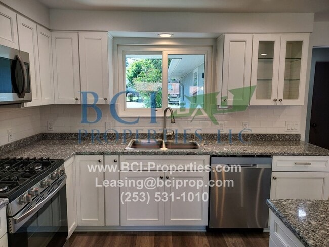 Building Photo - JUST REMODELED!! THIS 3 BEDROOM AVAILABLE 6/15!